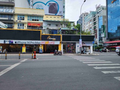 Cho thuê cửa hàng vị trí cực đẹp đối diện công viên Tao Đàn 0