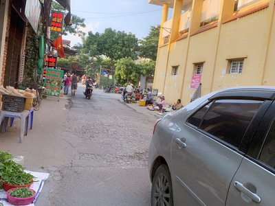 Bán nhà 4 tầng  kinh doanh ô tô tránh nằm giữa trung tâm chợ kinh doanh bắt chấp ngày và đêm ngọc 1