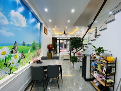 Bán nhà độc lập 3 tầng dân xây sân cổng riêng 75m  tái định cự ngô gia tự 1