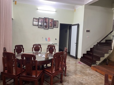 Bán nhanh nhà 3 tầng gần sân bóng Đông Mỹ, Thanh Trì, ô tô vào tận sân, 162m2, 5.2 tỷ 1