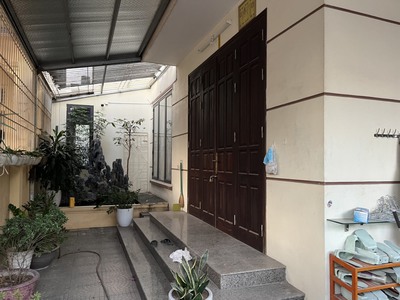 Bán nhanh nhà 3 tầng gần sân bóng Đông Mỹ, Thanh Trì, ô tô vào tận sân, 162m2, 5.2 tỷ 3
