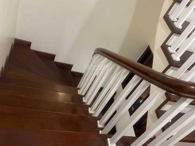 Cho thuê nhà MP Phạm thận duật 5 tầng full đồ, đẹp như ảnh, oto đỗ cửa 1