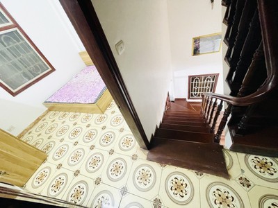 Sốc sốc  bán gấp nhà 61m  phố chùa láng, đống đa gần hồ, ô tô tránh, 2 thoáng 4 tầng mt 4,1m 1