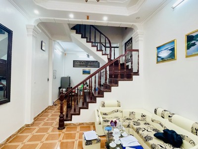 Sốc sốc  bán gấp nhà 61m  phố chùa láng, đống đa gần hồ, ô tô tránh, 2 thoáng 4 tầng mt 4,1m 0