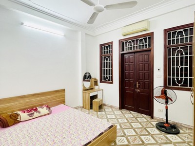 Sốc sốc  bán gấp nhà 61m  phố chùa láng, đống đa gần hồ, ô tô tránh, 2 thoáng 4 tầng mt 4,1m 3