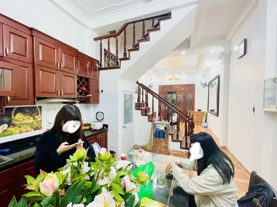 Sốc sốc  bán gấp nhà 61m  phố chùa láng, đống đa gần hồ, ô tô tránh, 2 thoáng 4 tầng mt 4,1m 2