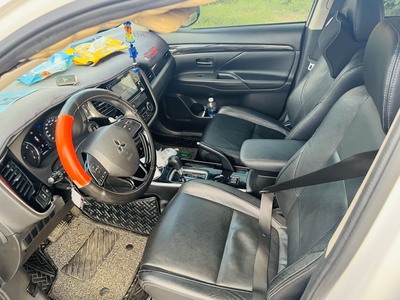 Chính chủ cần bán xe 7 chỗ Mitsubishi Outlander 2018 tại Ba Tri - Bến Tre - Giá 640 triệu. 9