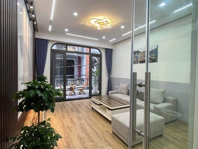 68m 5 tầng nhỉnh 11 tỷ phân lô quân đội phố hoàng sâm. 2 thoáng nhà thiết kế cực đẹp. chủ thiện chí 2