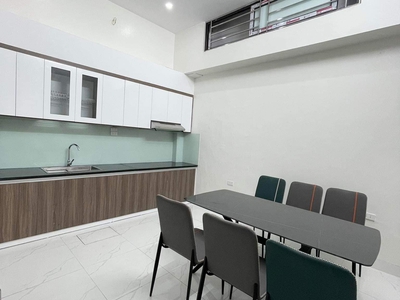 65m 6 tầng mặt tiền 9.5m phân lô ô tô đỗ cửa phố hoàng quốc việt cầu giấy. chủ ngợp ngân hàng nên 3