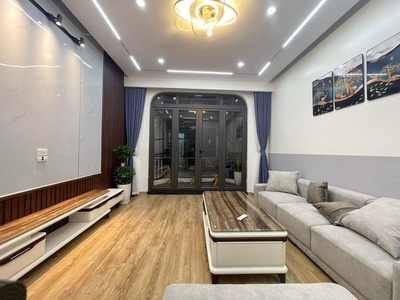 52m 5 tầng nhỉnh 10 tỷ phân lô quân đội. trung tâm quận cầu giấy. an ninh tuyệt đối. chủ cần bán 1