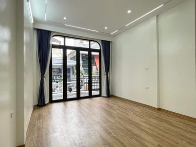 65m 6 tầng mặt tiền 9.5m phân lô ô tô đỗ cửa phố hoàng quốc việt cầu giấy. chủ ngợp ngân hàng nên 1