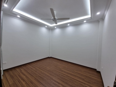 55m 6 tầng mặt tiền 4m mặt phố trần quốc hoàn trung tâm quận cầu giấy. vỉa hè rộng kinh doanh bất 4