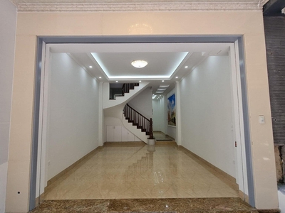 55m 6 tầng mặt tiền 4m mặt phố trần quốc hoàn trung tâm quận cầu giấy. vỉa hè rộng kinh doanh bất 2