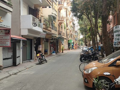 75m mặt tiền 5m nhà 2 thoáng phân lô ô tô đỗ ngày đêm phố trần quốc hoàn cầu giấy. nhà vừa ở vừa 0