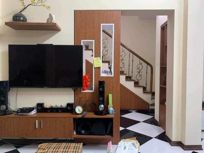 Bán nhà cấp 4 ngõ hòa bình quận hai bà trưng dt: 36m mt: 4m nhà hướng nam, ngõ thông 2