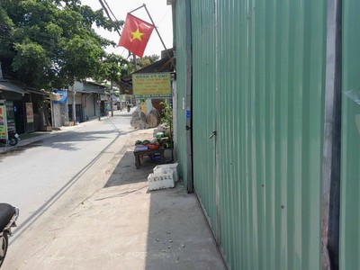 Xưởng 200m2 xe 10t, mặt tiền kinh doanh được, gần ql1a 2