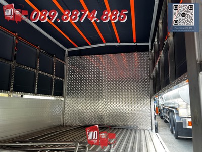 Xe Tải Hino XZU730L Thùng Bạt 4t75 Dài 5m7 Trả Trước 200tr 2