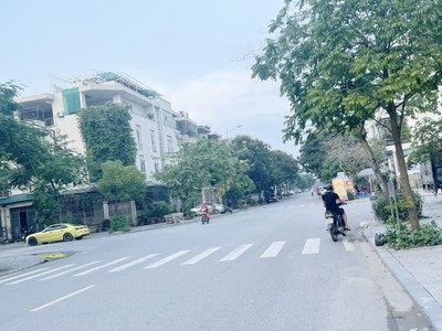 Hạ sốc 1.5 tỷ , kdt văn phú, vỉa hè, ô tô tránh, ở, kinh doanh, siêu đẹp, 80m2 5t mt5m   12.6 tỷ. 4