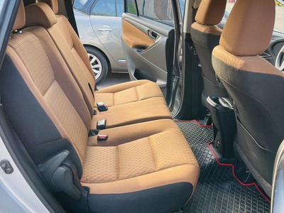 UUsed Car Dealer Trimap đang bán  Toyota Innova E 2.0 sx 2019, đăng ký 2020 một chủ mua mới đầu. 7