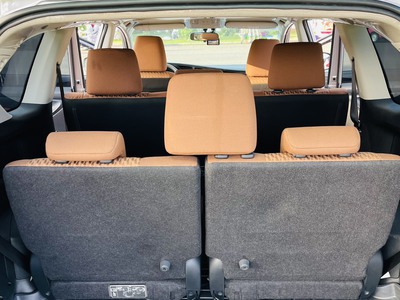UUsed Car Dealer Trimap đang bán  Toyota Innova E 2.0 sx 2019, đăng ký 2020 một chủ mua mới đầu. 8