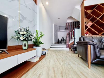 Nhà mặt ngõ tại phạm khắc quảng 5 tầng  66m2  nhà đẹp, thoáng. 1
