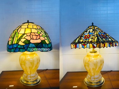 Đèn bàn tiffany hoa sen chân bình váng dầu 0