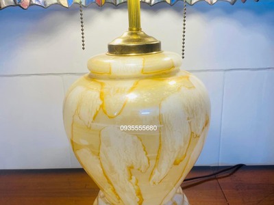 Đèn bàn tiffany hoa sen chân bình váng dầu 1