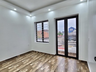 Nhà 3.5 tầng 40m2 - ngõ nông đường Miếu Hai Xã chỉ hơn 2 tỷ 2