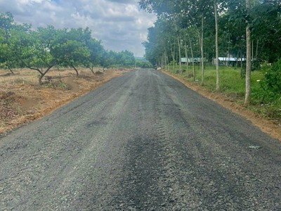 Tôi đang Cần tiền  bán gấp ra lô đất huyện phú giáo Diện tích hơn  1005,1m2   giá 450 triệu 2