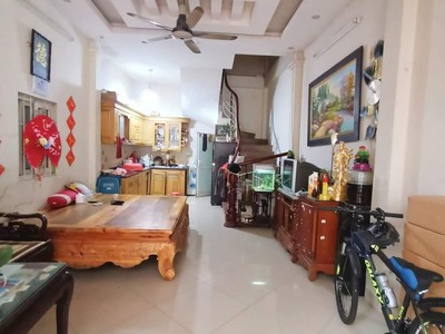 Bán nhà phân lô, oto đỗ cổng hoàng mai, 42m, 5t, dân xây, gần phố, kinh doanh online. 0