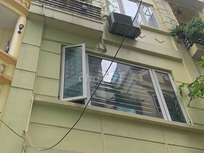 Cho thuê nhà ngõ 389 đường Hoàng Quốc Việt, Diện tích 30m2 x 5 tầng, ngõ rộng ô tô đậu cửa 0