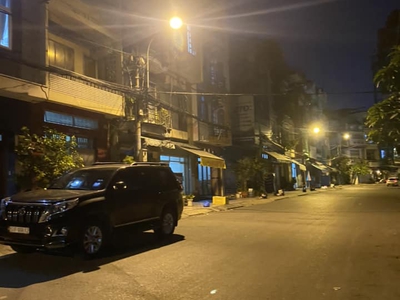 Cho thuê nhà 3 tầng hxh lý thuờng kiệt quận 10   giá thuê 36 triệu/tháng 6pn 4wc phù hợp làm văn 4