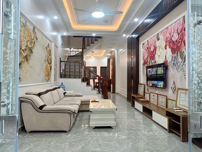 Cho thuê nguyên căn  4 tầng -  VĂN CAO 8