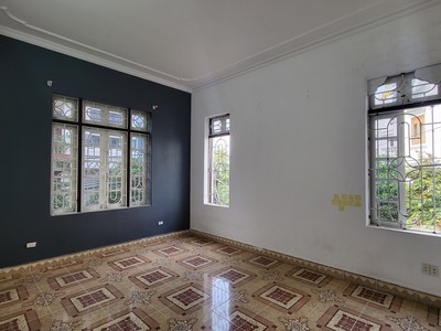 Bán nhà 3 tầng lô góc 92m2 phố Tô Vũ, Văn Cao phù hợp kinh doanh buôn bán 5