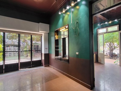 Bán nhà 3 tầng lô góc 92m2 phố Tô Vũ, Văn Cao phù hợp kinh doanh buôn bán 7