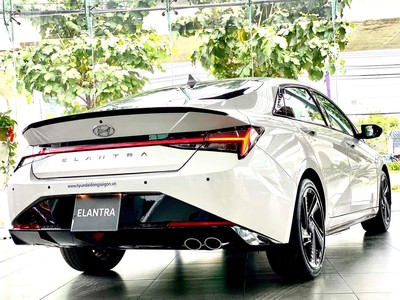 Hyundai Elantra 2.0 AT Cao cấp 2023 0