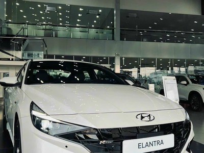 Hyundai Elantra 2.0 AT Cao cấp 2023 1
