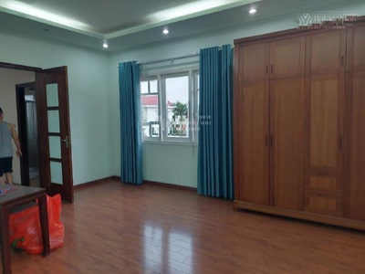Cho thuê mặt phố An dương vương 3,5 tầng 1 hầm full đồ, oto để hầm ở làm vp, SPA 1