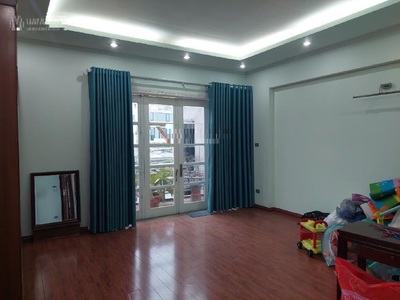 Cho thuê mặt phố An dương vương 3,5 tầng 1 hầm full đồ, oto để hầm ở làm vp, SPA 2