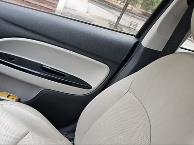 Gia đình cần bán xe attrage đời 2016 bản full nhập Thái. 3