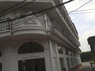 Cho thuê tòa nhà mặt đường ql 37 kcn vân trung, việt yên, bắc giang. diện tích mặt sàn 1.100m2 3