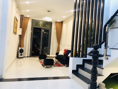 Ngộp Bank Cần bán gấp nhà mặt tiền đường Đất Thánh, Quận Tân Bình, kinh doanh mọi ngành nghề sổ riên 5