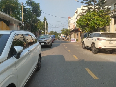 Nhà đẹp giá rẻ nhất tt hải châu - nhà 3 tầng mới đẹp - ở ngay - kinh doanh. 0
