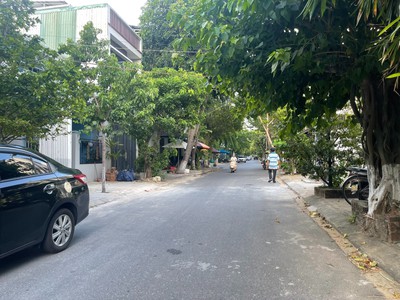 Bán nhà trọ 2 tầng 143m2 đường Huy Cận gần trường ĐH Ngoại Ngữ doanh thu 25tr/tháng 5
