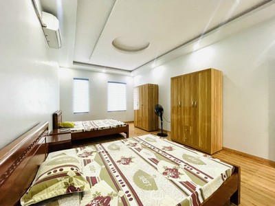 Cho thuê nhà Văn Cao giá chỉ 16 triệu đồng , oto 7 chỗ đỗ cửa 8