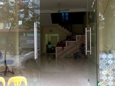 Chính chủ cần cho thuê nhà 3 tầng tại trục chính gần công viên lãm làng, vân dương, vân dương, bắc 1