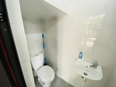 Cho thuê nhà mặt đường Hồ Sen siêu xinh 1