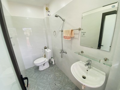 Cho thuê nhà mặt đường Hồ Sen siêu xinh 3