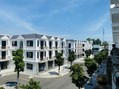 Nhà MT 1 trệt 2 lầu,Sổ sẵn,đã hoàn công,sang tên ngay,giá chỉ 4ty8 2