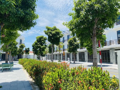 Nhà MT 1 trệt 2 lầu,Sổ sẵn,đã hoàn công,sang tên ngay,giá chỉ 4ty8 4